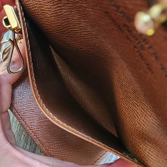 SALE Louis Vuitton Monogram 6 Ring Key Case - Picture 16 of 16